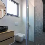 Modern Maeni With Private Pool In Villa *