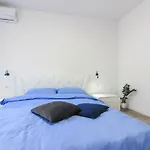 Modern Maeni With Private Pool In * Pula