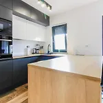 Villa Modern Maeni With Private Pool In