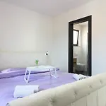 Modern Maeni With Private Pool In * Pula