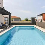 Villa Modern Maeni With Private Pool In *