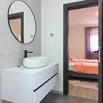 Modern Maeni With Private Pool In Villa Pula