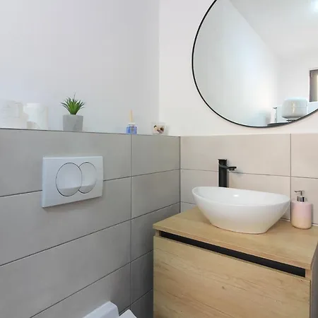 Вилла Modern Maeni With Private Pool In Пула