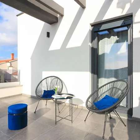 Modern Maeni With Private Pool In Villa *