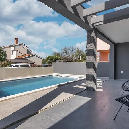 Modern Maeni With Private Pool In Villa