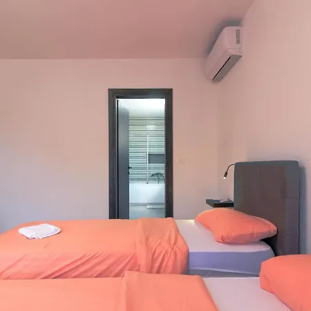 Modern Maeni With Private Pool In * Пула