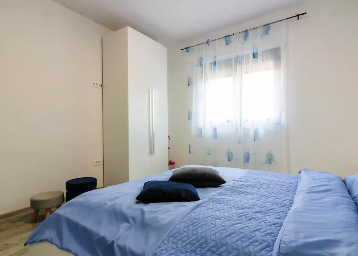 Modern Maeni With Private Pool In Villa *