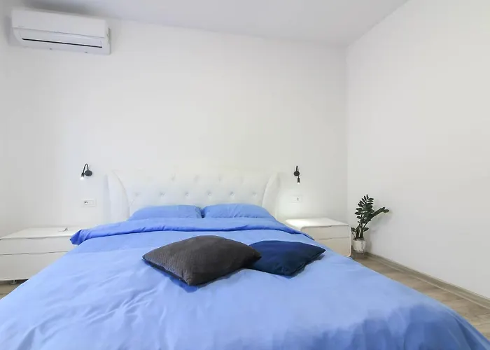 Modern Maeni With Private Pool In * Pula