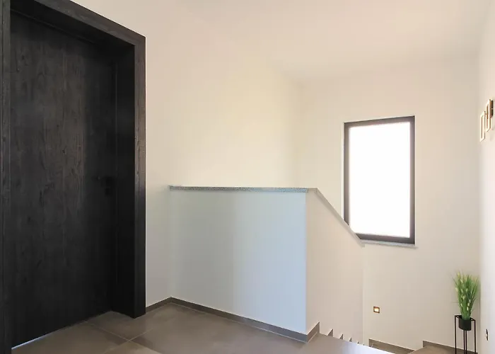 Modern Maeni With Private Pool In Villa *