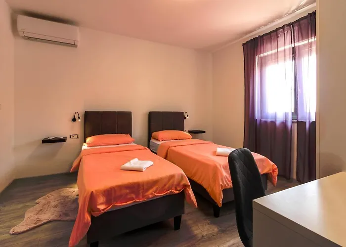 Modern Maeni With Private Pool In * Pula