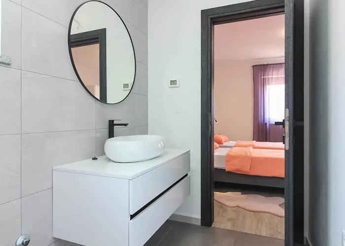 Modern Maeni With Private Pool In Villa Pula