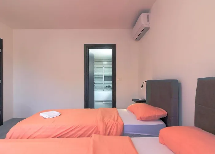 Modern Maeni With Private Pool In * Pula