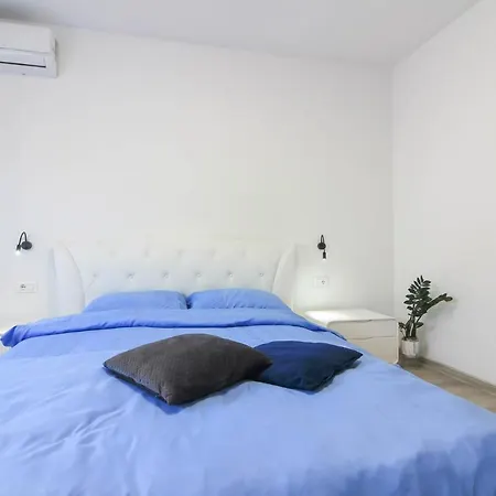 Modern Maeni With Private Pool In * Pula