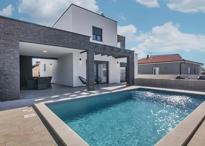 Modern Maeni With Private Pool In * Пула