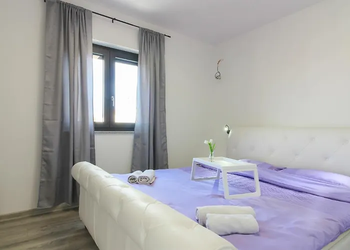 빌라 Modern Maeni With Private Pool In