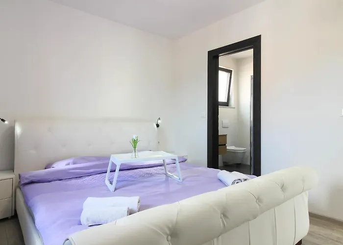 Modern Maeni With Private Pool In * Пула