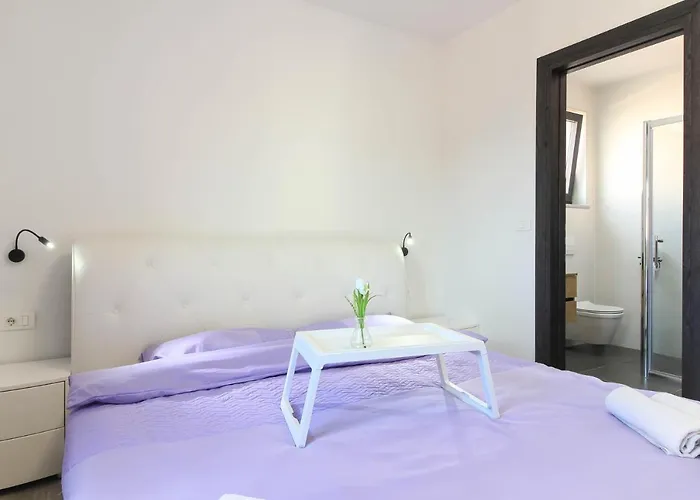 Modern Maeni With Private Pool In 빌라