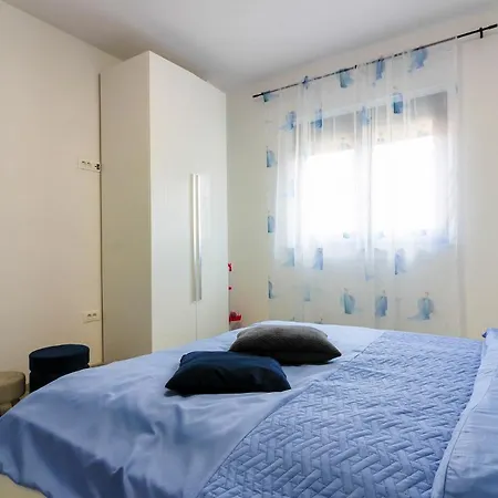 Modern Maeni With Private Pool In Vila *