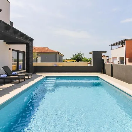 Vila Modern Maeni With Private Pool In *