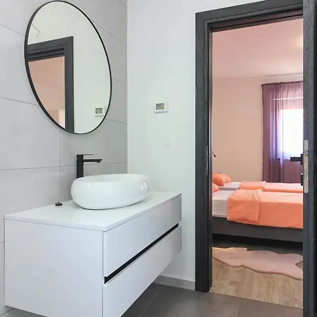 Modern Maeni With Private Pool In Vila Pula