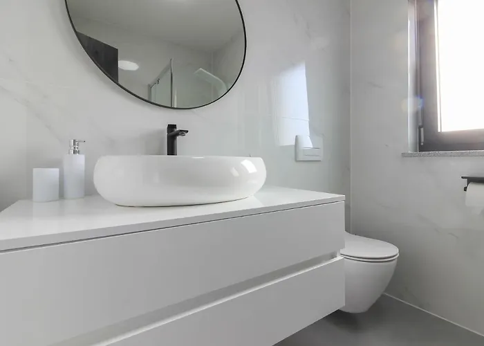 Willa Modern Maeni With Private Pool In